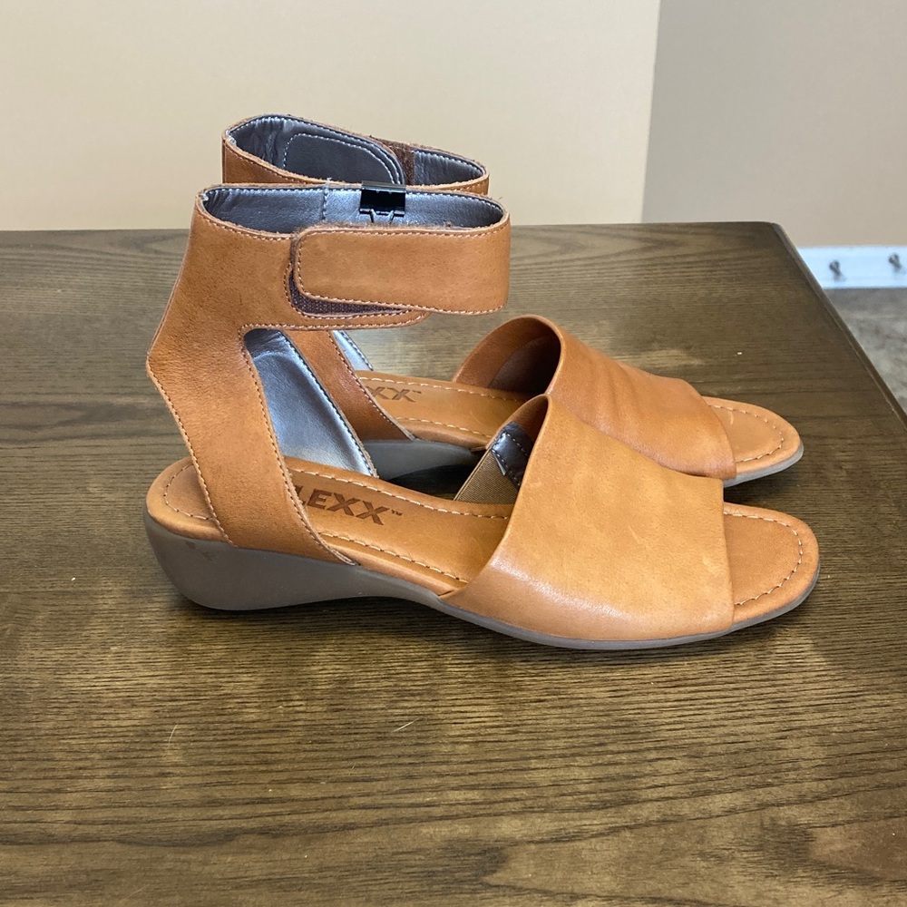 THE FLEXX Tan/Cognac Leather Ankle-Strap Wedge Sandals - Picture 3 of 9